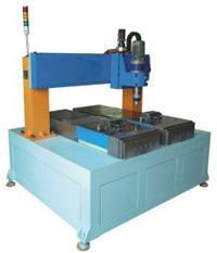 專業(yè)定制與高效制造 鉆孔攻牙專用機(jī)、可動(dòng)腕配件與沖床的綜合解決方案